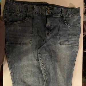Maurices Jean capris 24w